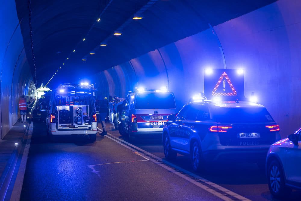 Schwerer Verkehrsunfall im Straßentunnel Dürnstein